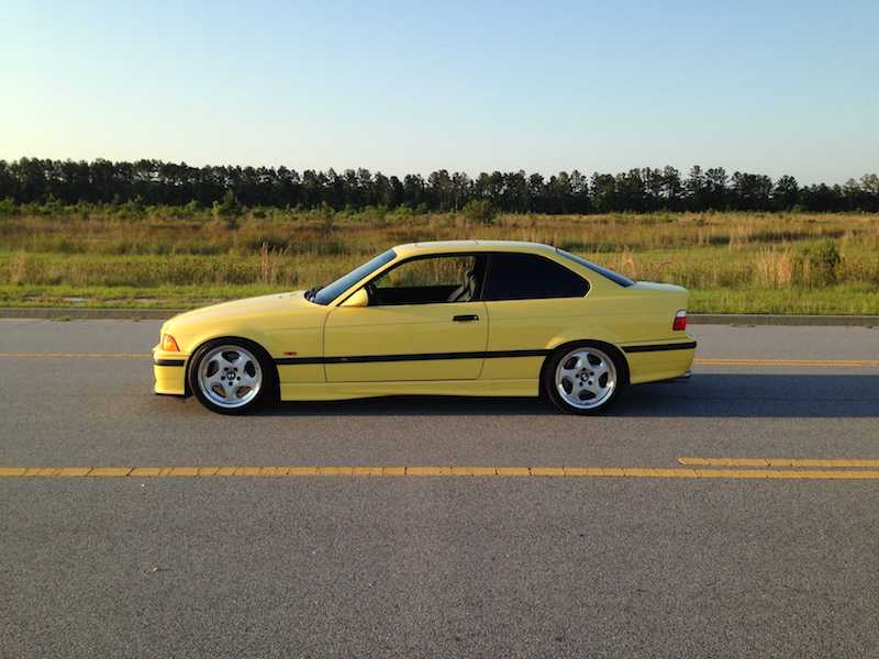 BMW E36 M3 throwing stars Dakar yellow