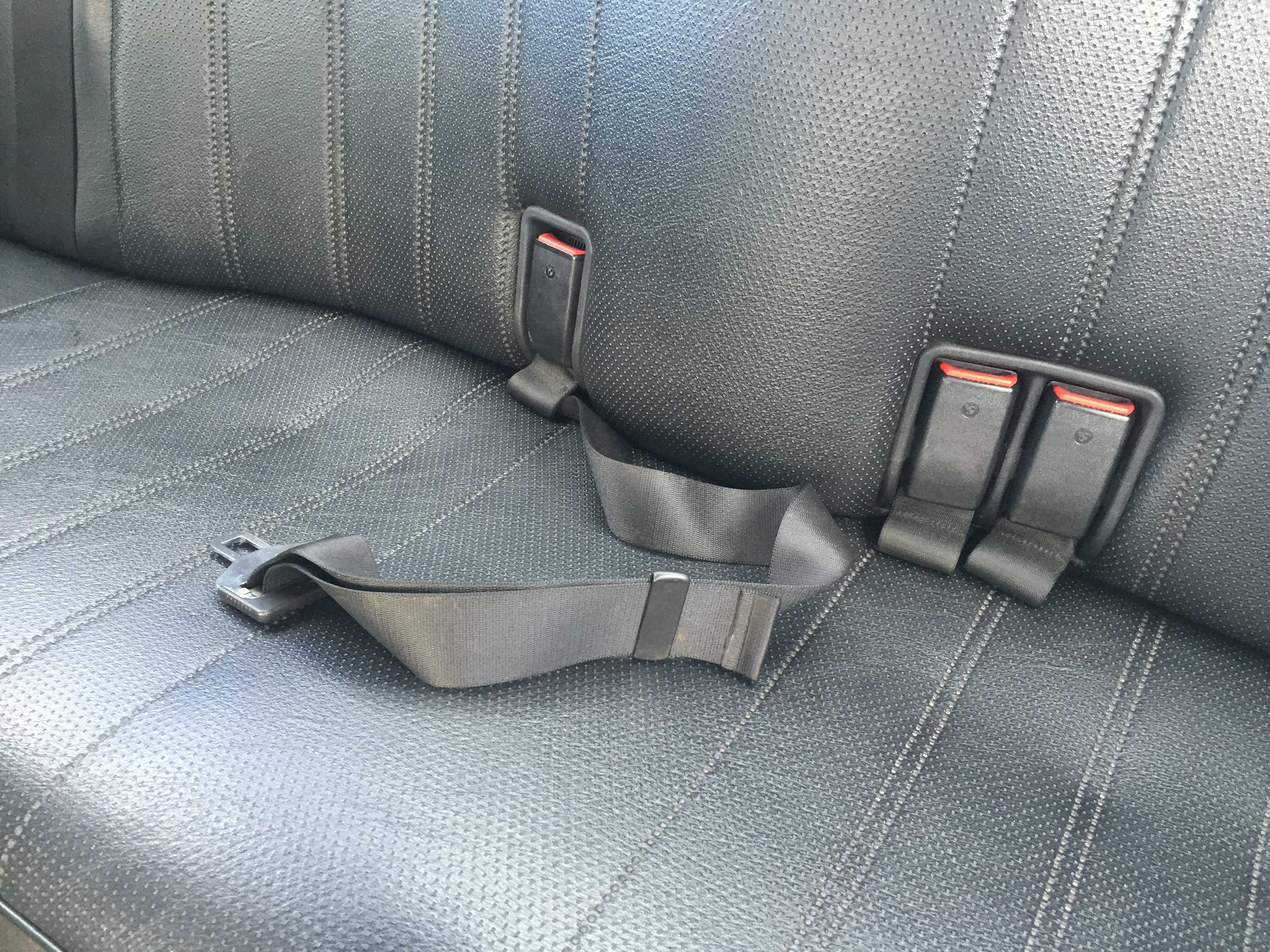 E23 E28 E30 E34 rear parcel shelf seat belt holder