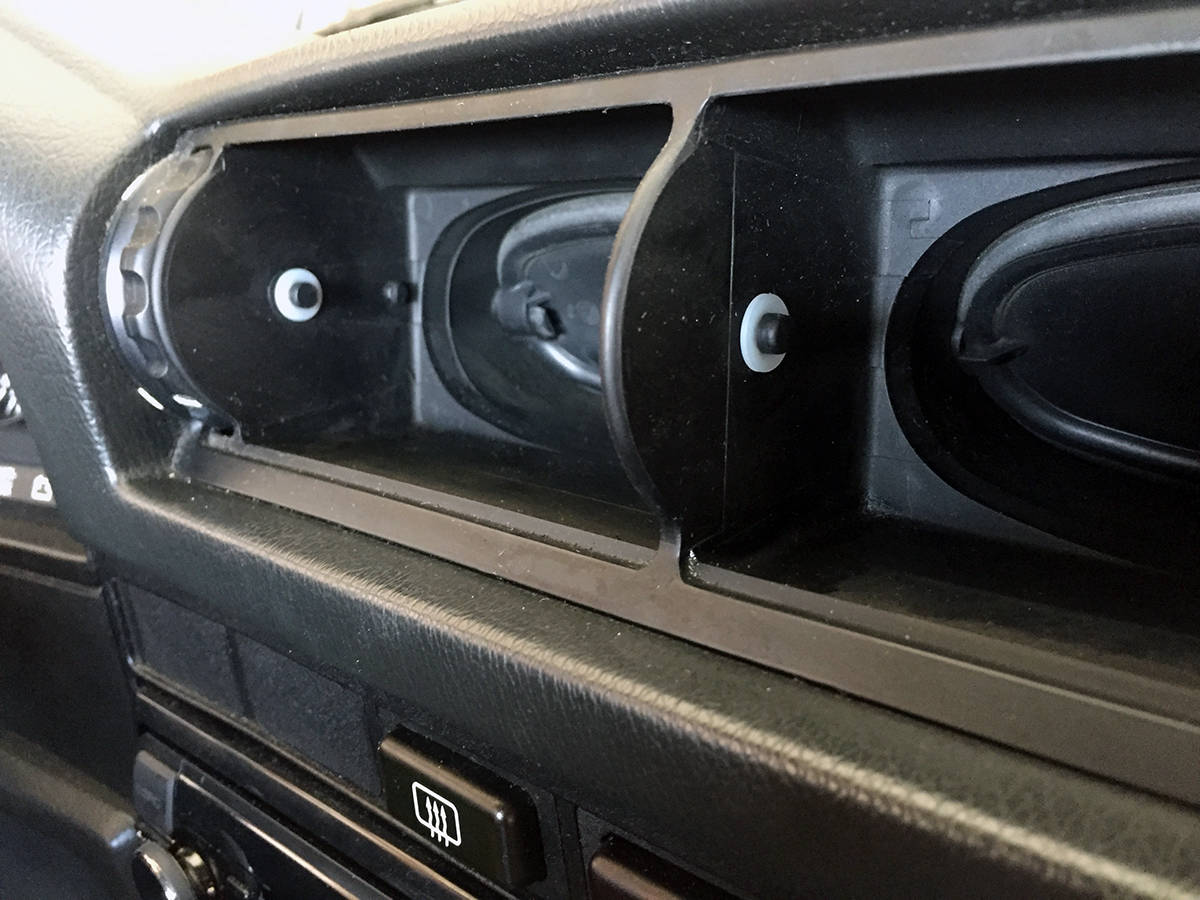 BMW E30 E34 Z3 floppy air vents fix