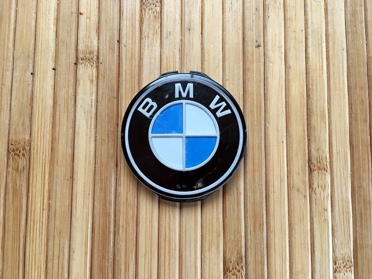 DIY Custom Color BMW Steering Wheel Roundel - BIMMERtips.com