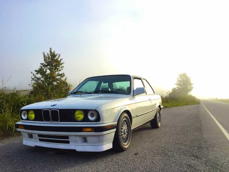 BMW E30 yellow headlights