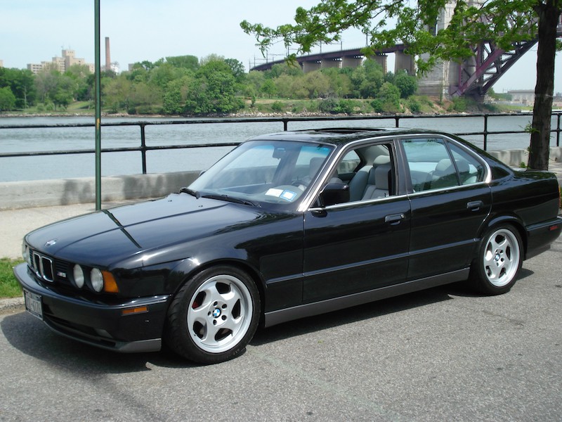 e34 m5 paint color Black