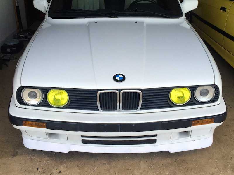 BMW E30 yellow headlights