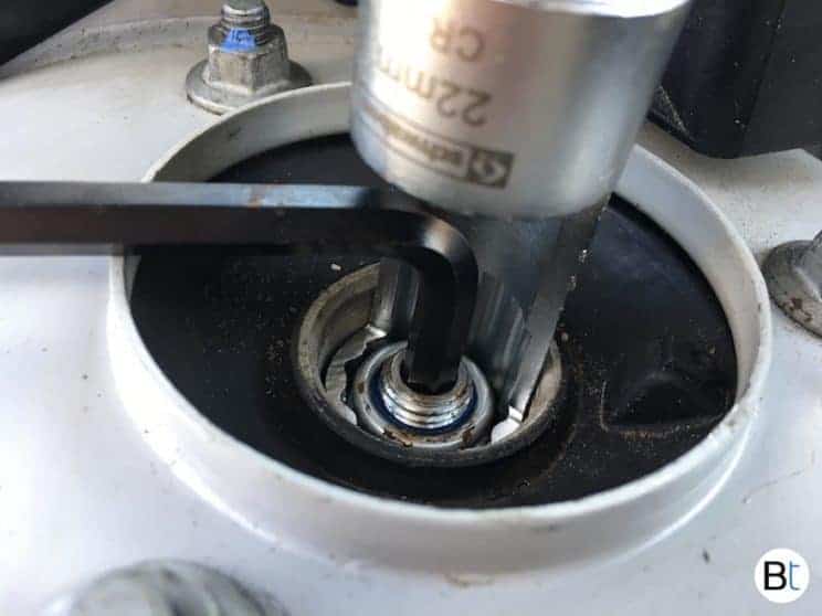 How to properly tighten / torque a strut nut