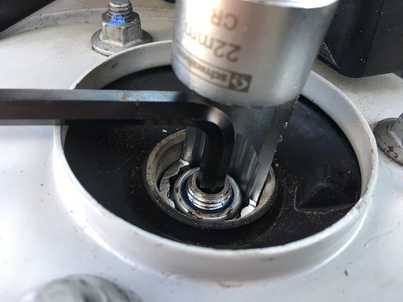 Strut nut socket tool, proper torque