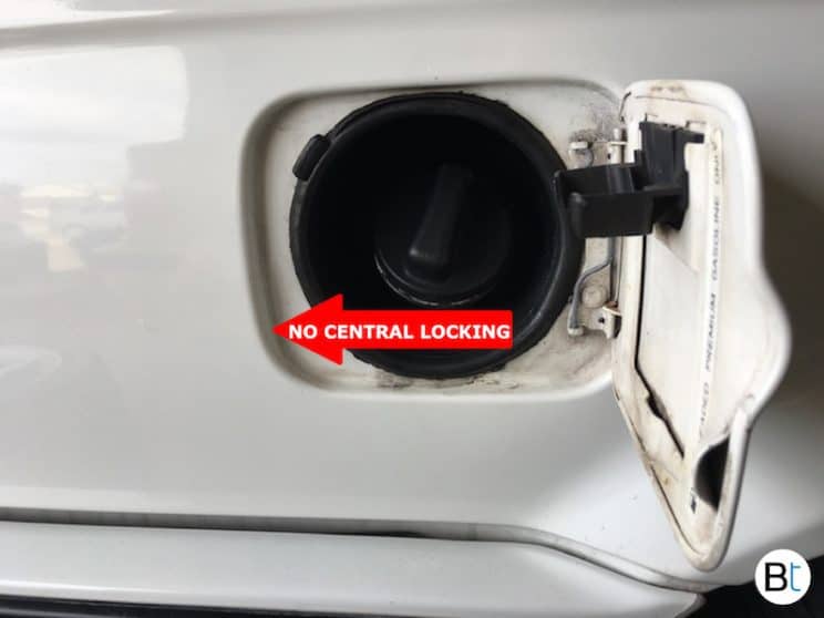 Verify if your BMW E30 has central locking system
