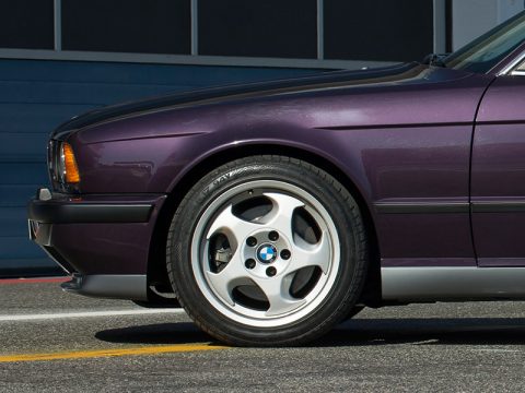 BMW E34 M5 techno violet style 21 m system throwing stars