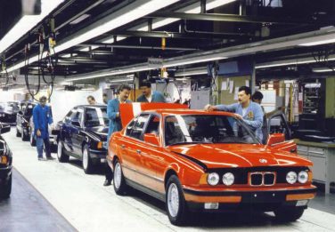 BMW E34 factory production BMW E34 factory production