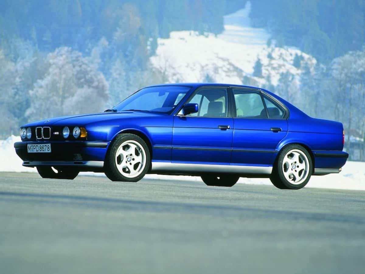 BMW E34 M5 Estoril Blue